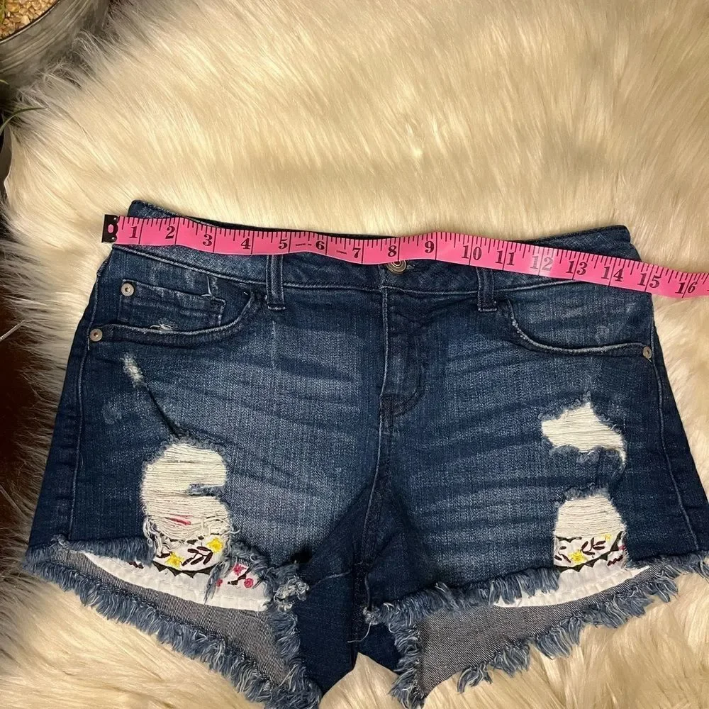 Harper embroidery pocket distressed denim shorts sz 27